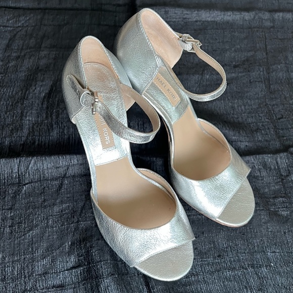 Michael Kors Metallic Silver Leather Heeled Sandals ๐Host Pick๐ - Picture 1 of 14